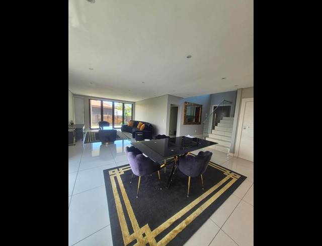 6 BEDROOM TOWNHOUSE FOR SALE IN IZINGA RIDGE